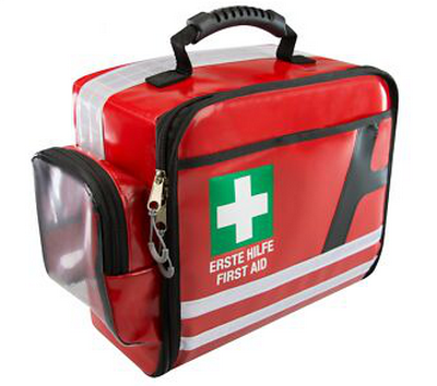 Eine mittlere rote Notfalltasche mit silbernen Warnstreifen von AEROcase (First Aid Bag) die dem SKL als ausklappbare UHS-Tasche dient.