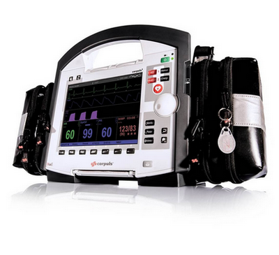Ein Patientenmonitor mit viel Zubehör - der corpuls C3 - der als Minotor und Defibrillator bei Rettungsdienst und SKL Leben rettet.